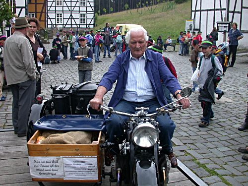 Fritz Snger und seine Holzvergaser-Zndapp