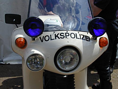 MZ im DDR-Behrden-Outfit