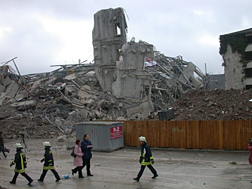 Der Betonriese liegt in Trmmern