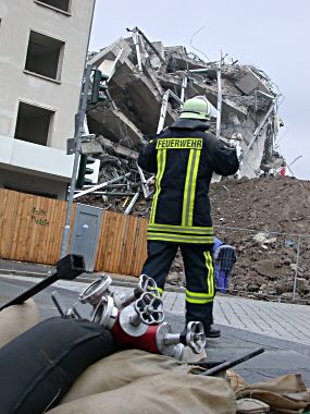 Der Betonriese liegt in Trmmern