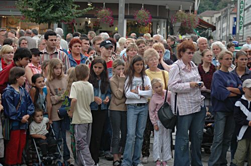 ber Tausend Zuschauer auf dem Friedrich-Ebert-Platz