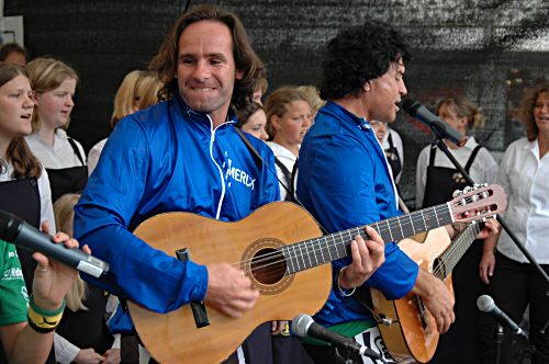 Costa Cordalis singt mit den Volmespatzen