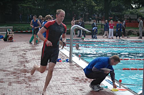 14. Hagener Triathlon - 500 Meter Schwimmen im Hengstey-Freibad