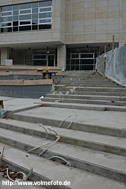 Rathaus-Treppe zum neuen Uferweg